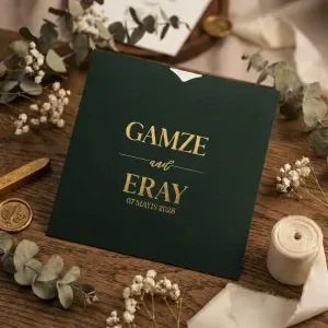 Yeşil Zeminli Altın Yaldızlı Kare Davetiye